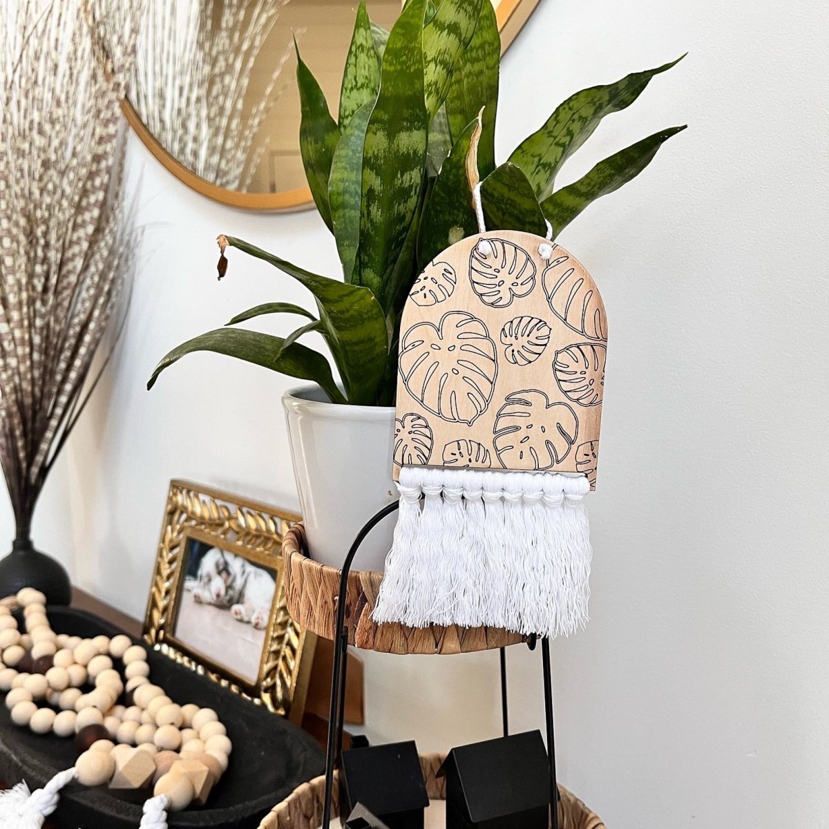 monstera makramee Monstera Leaves Mini Arc Macrame Hanger – sonder and wolf