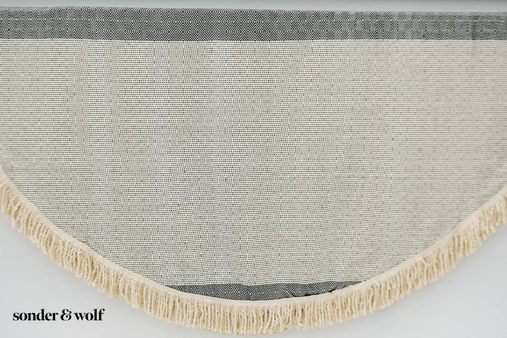 
                  
                    Diamond Black | Round Blanket - sonder and wolf
                  
                