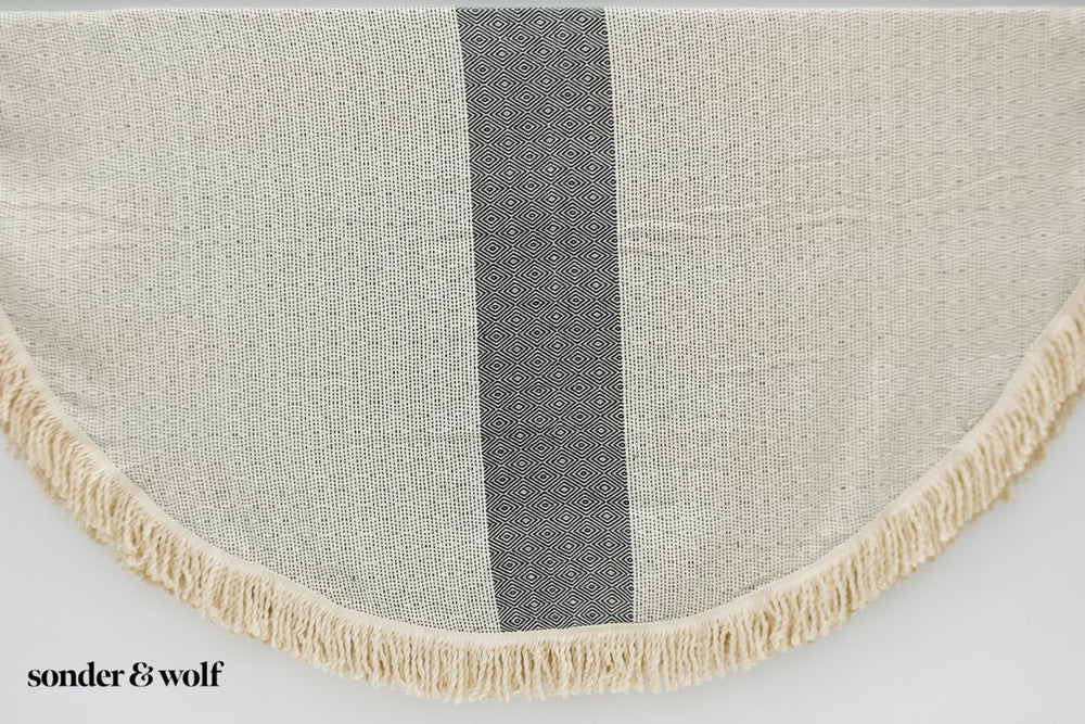 
                  
                    Diamond Black | Round Blanket - sonder and wolf
                  
                