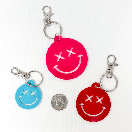 Load image into Gallery viewer, Happy x x Smiley Face Keychain - sonder and wolf
