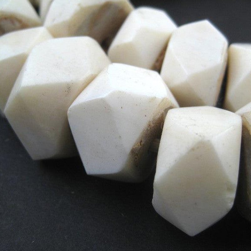 
                  
                    White Bone Faceted Beads Garland - sonder and wolf
                  
                